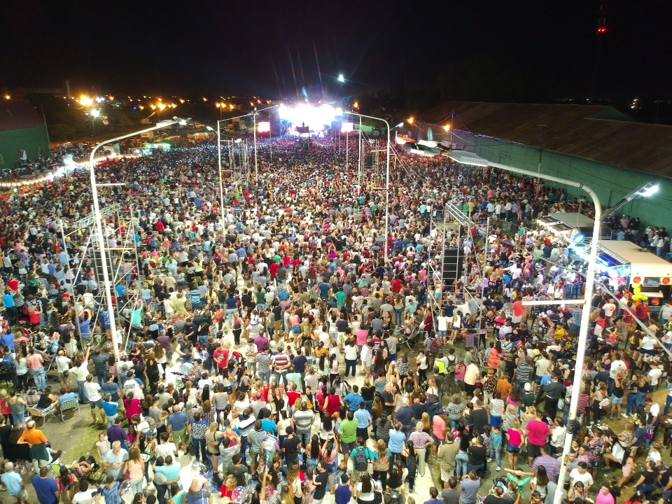 Multitudinario show de Soledad para despedir la Fiesta de la Citricultura (1)