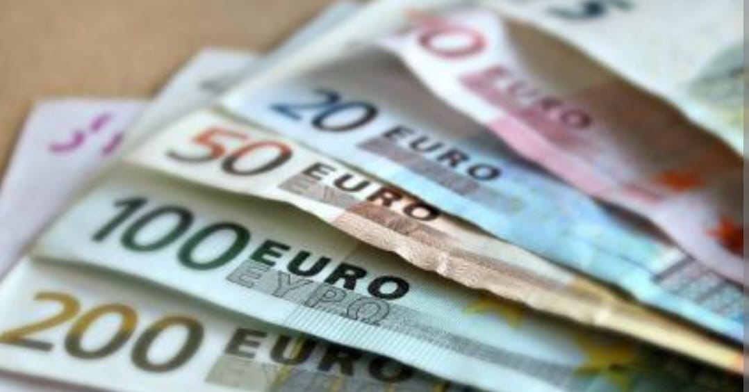 La policía recuperó un millonaria suma de dinero que le habían robado a una jubilada, y detuvieron a un familiar (2)
