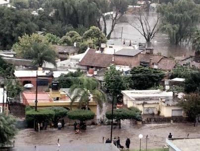 Nuevas lluvias intensas en Córdoba dejaron unos cien evacuados